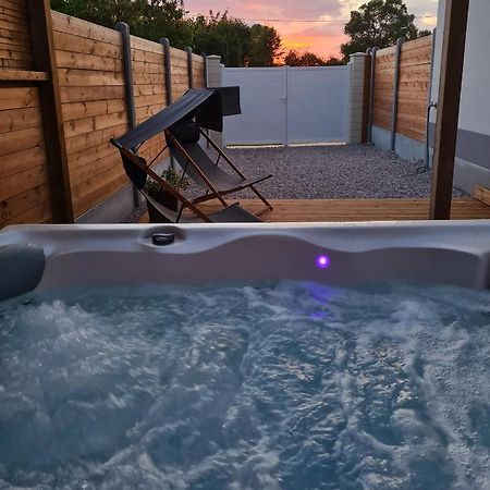 A Fleur De Spa : Maison Chaleureuse Avec Spa Privatif Et Billard. Coulogne Dış mekan fotoğraf